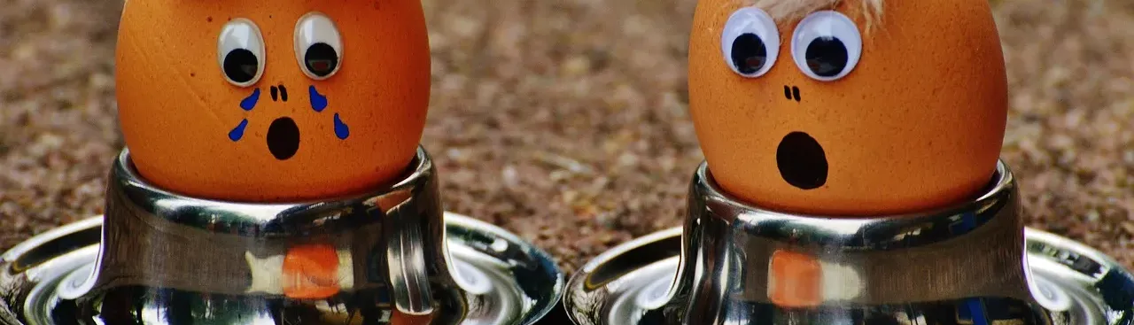 oeuf-noir-crack-the-egg